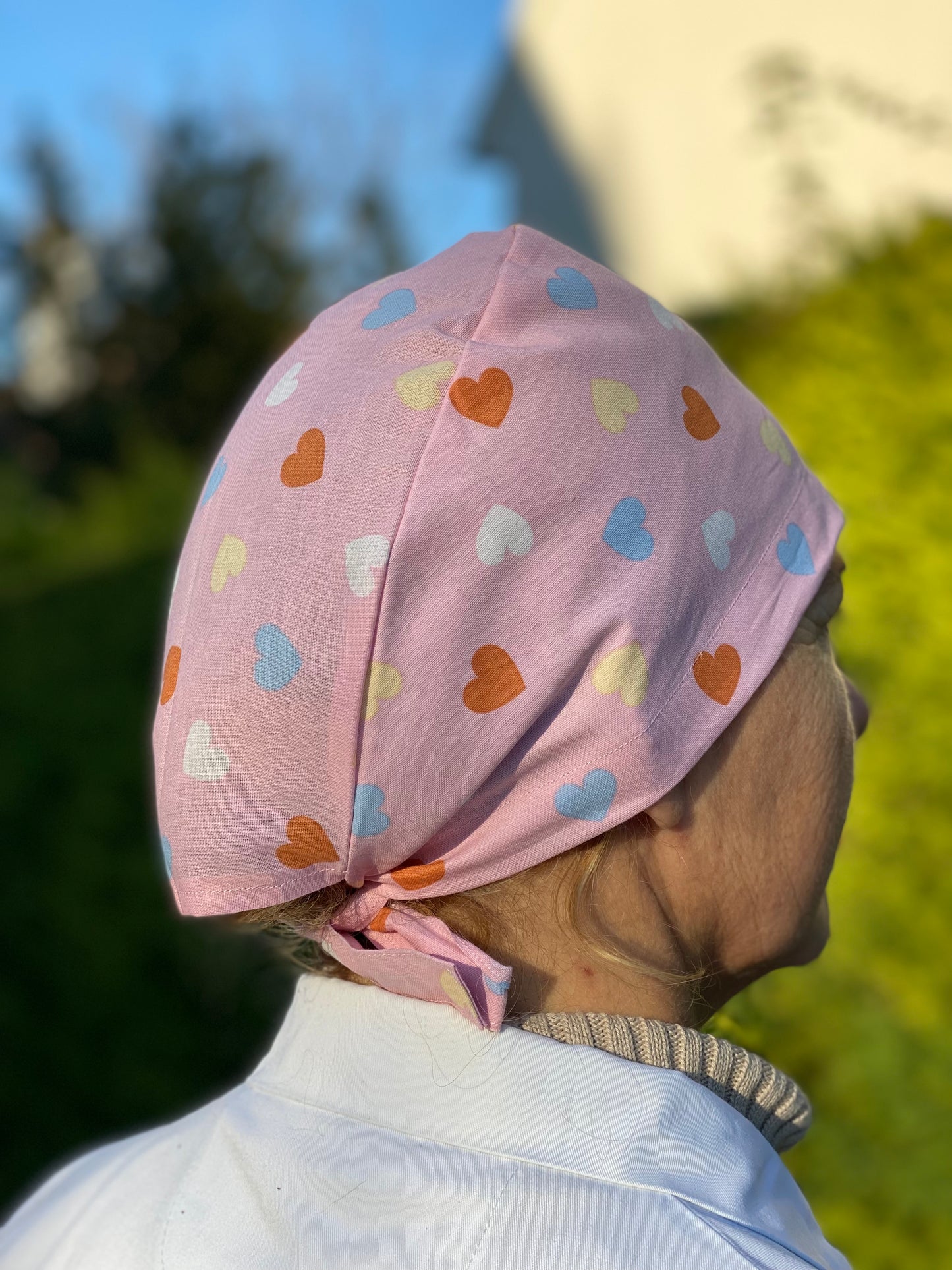 Calot de bloc opératoire en tissu - coeurs pastel