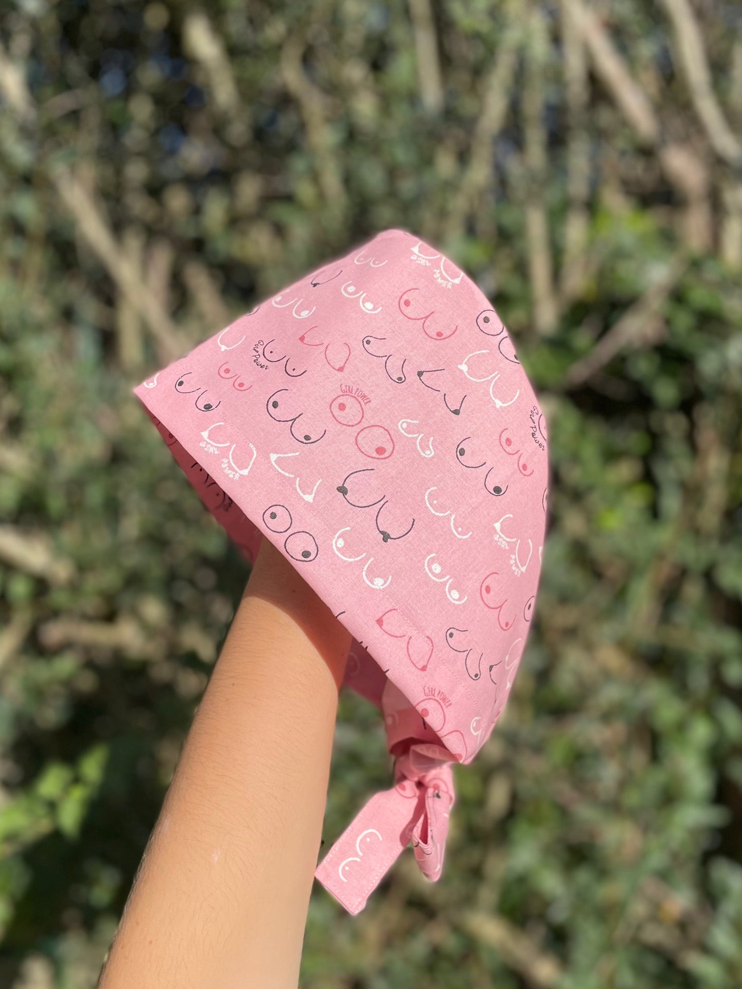 Calot de bloc opératoire en tissu - Octobre rose 3