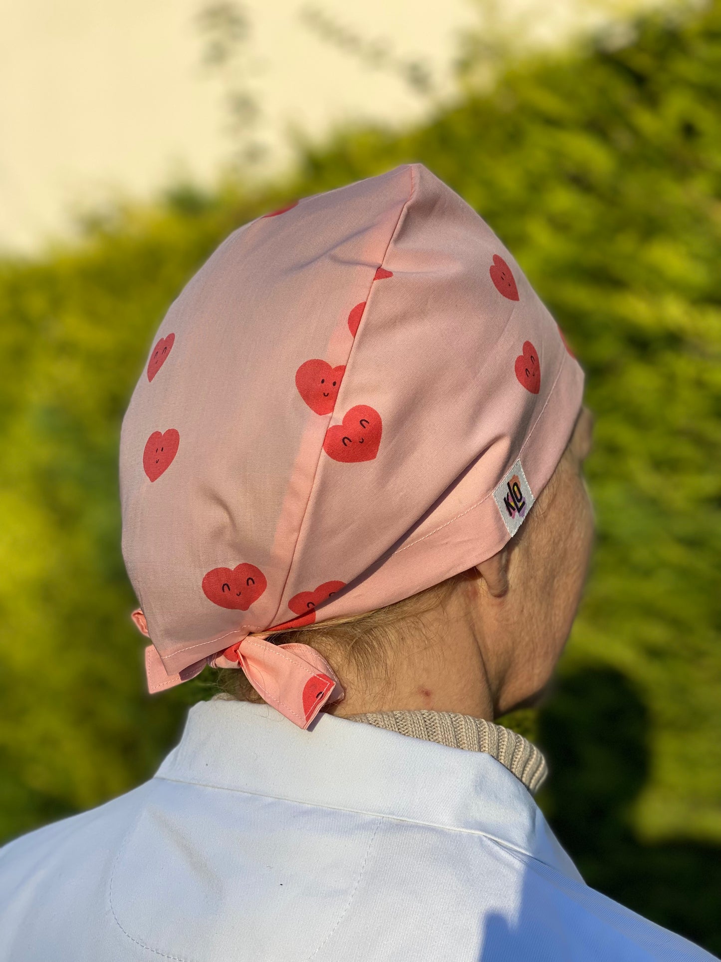 Calot de bloc opératoire en tissu - coeurs sourires
