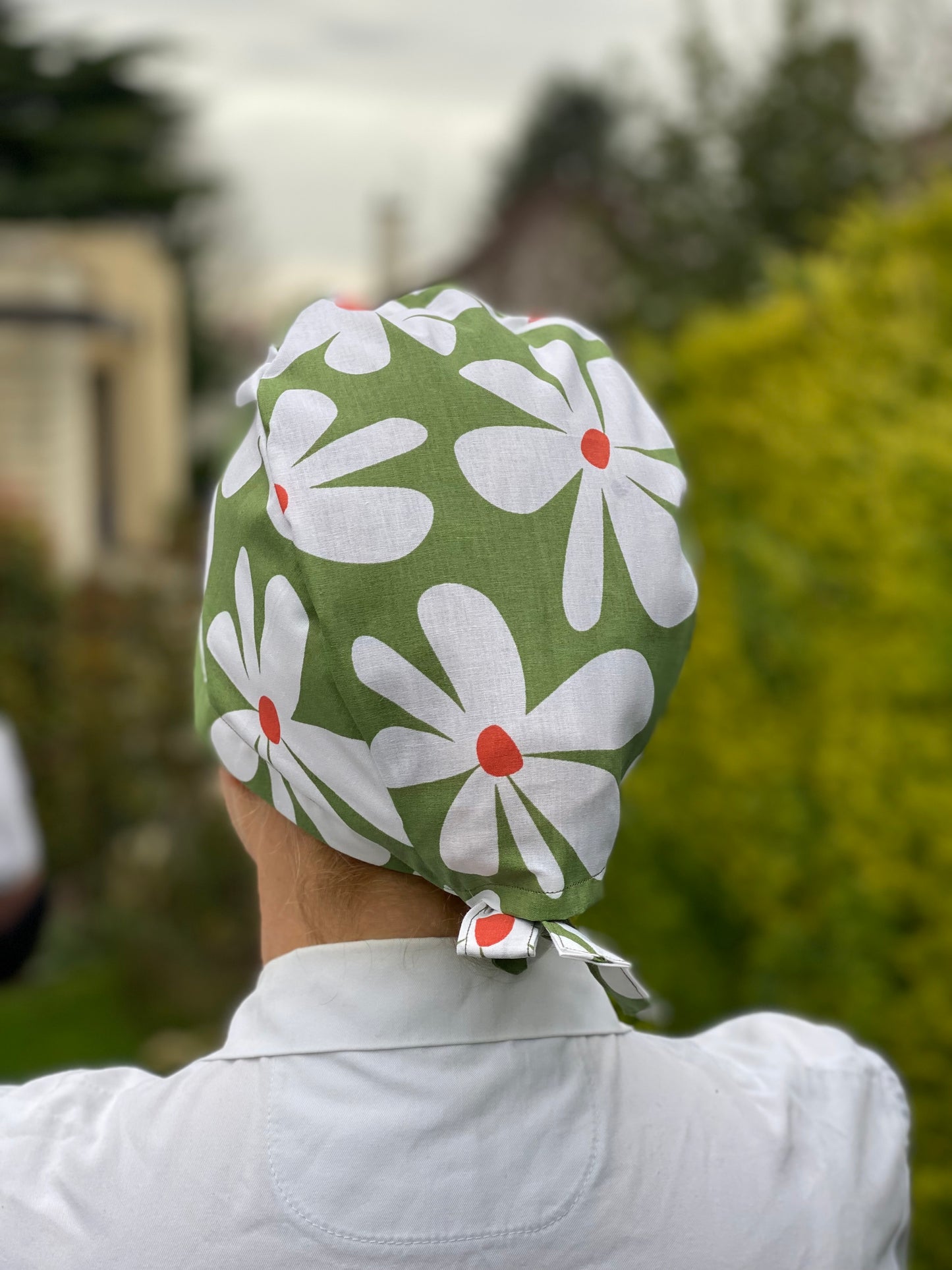 Calot de bloc opératoire en tissu - fleurs vertes KLO