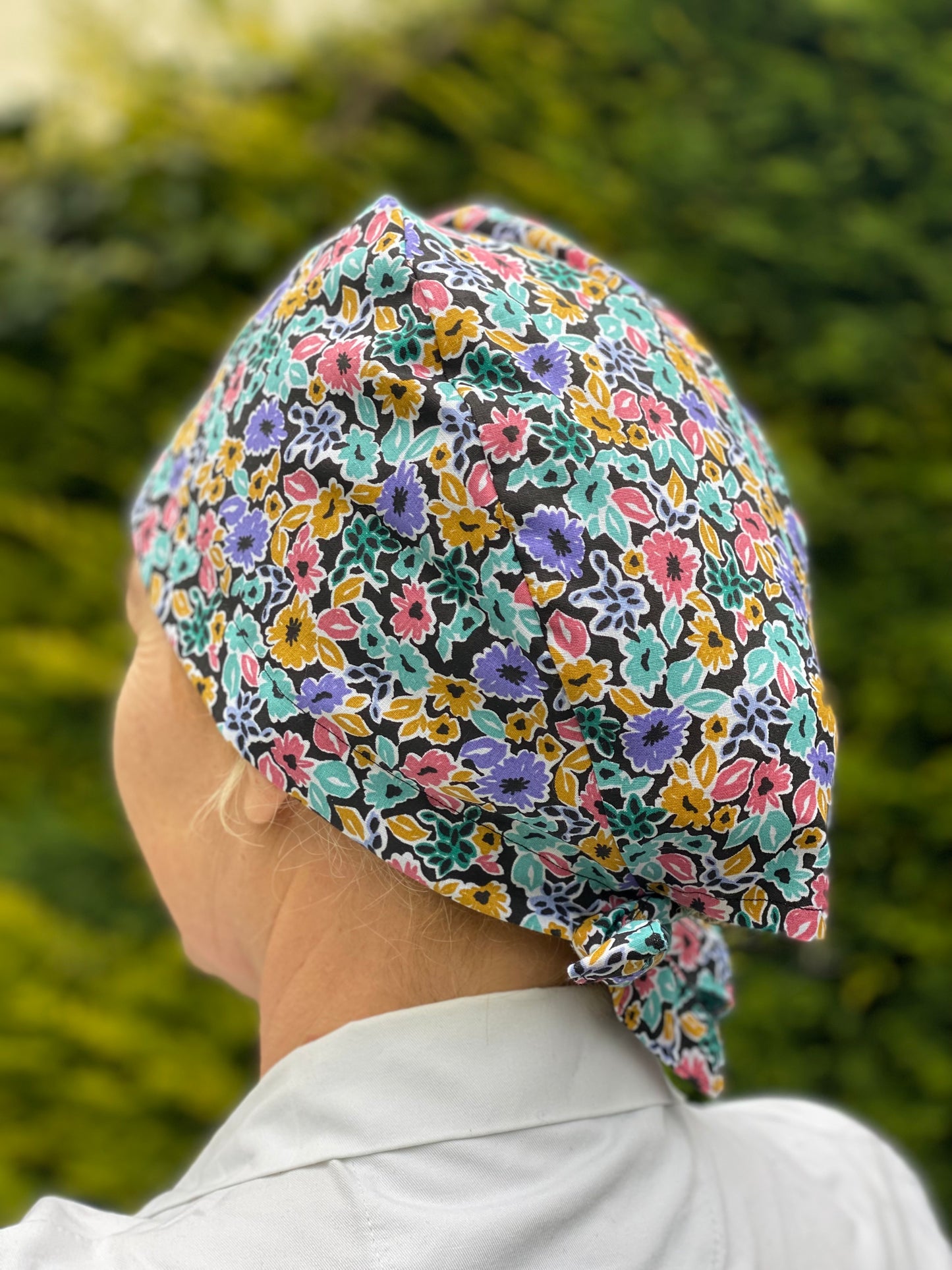Calot de bloc opératoire en tissu - fleurs neons KLO