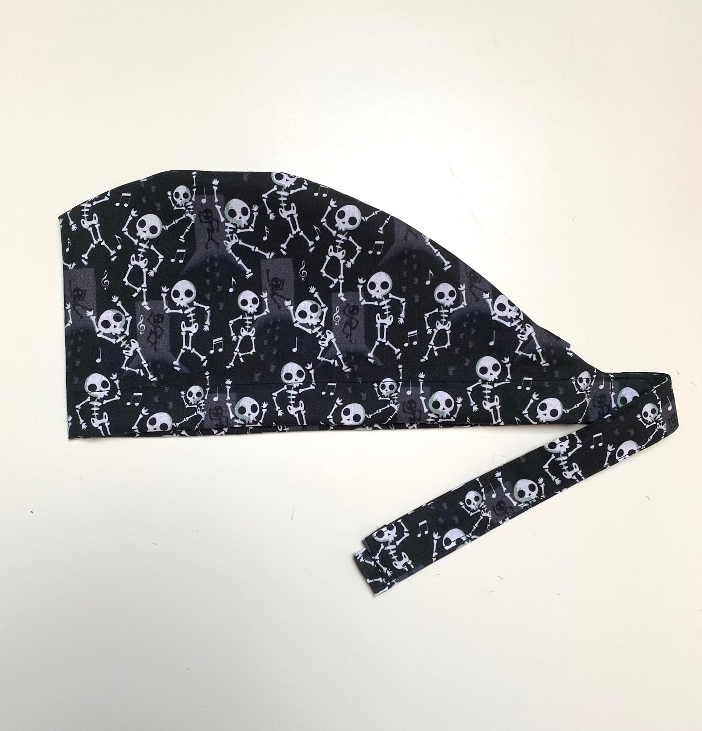 Calot de bloc opératoire en tissu - Halloween happy squelettes