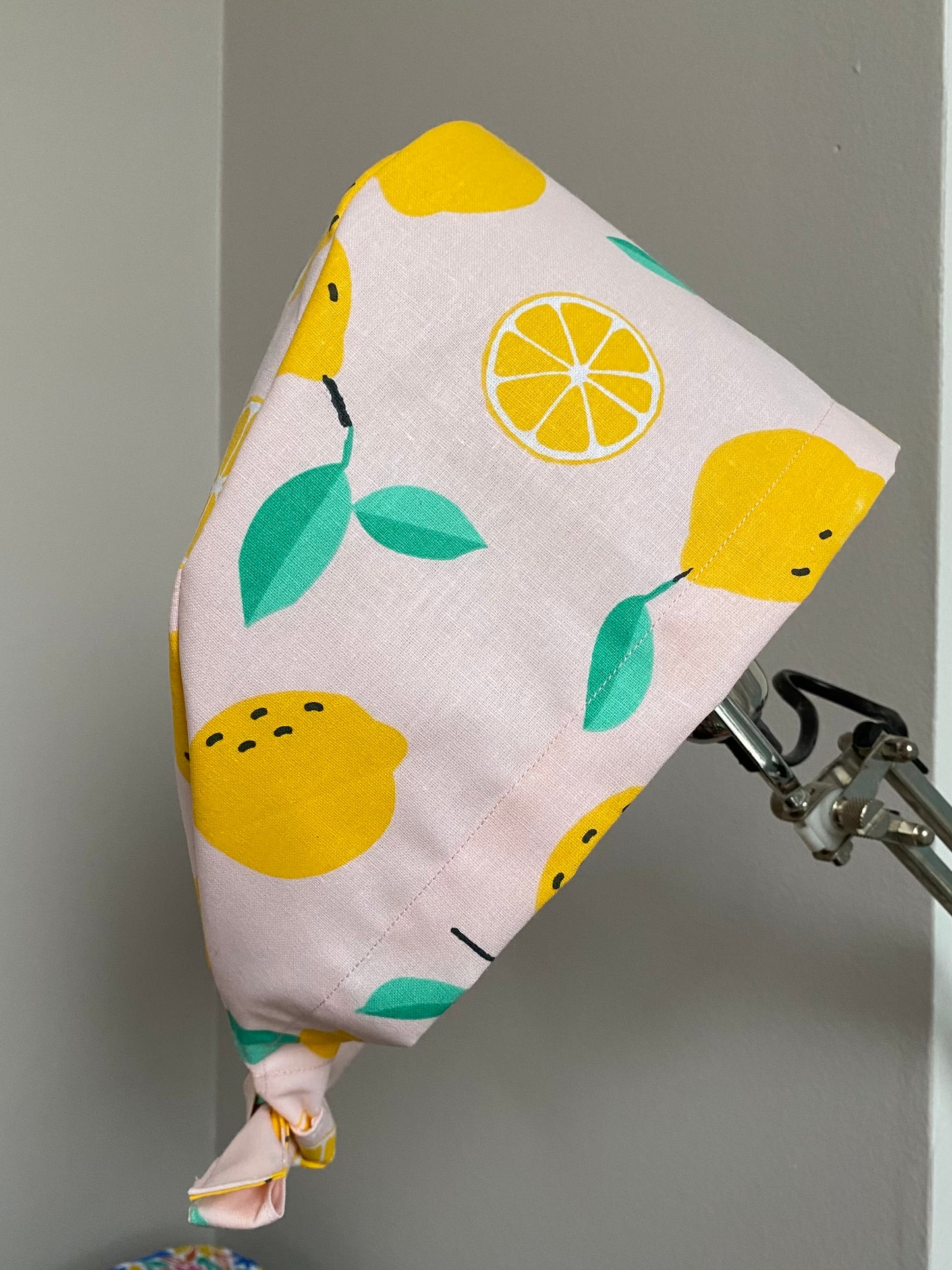 Calot de bloc opératoire en tissus - citrons