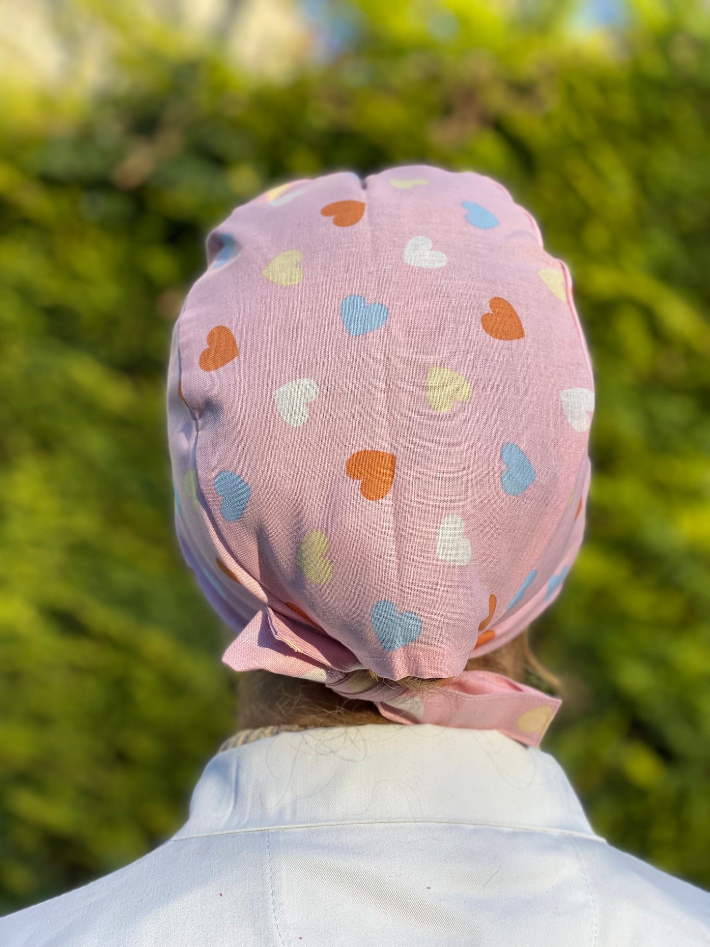 Calot de bloc opératoire en tissu - coeurs pastel