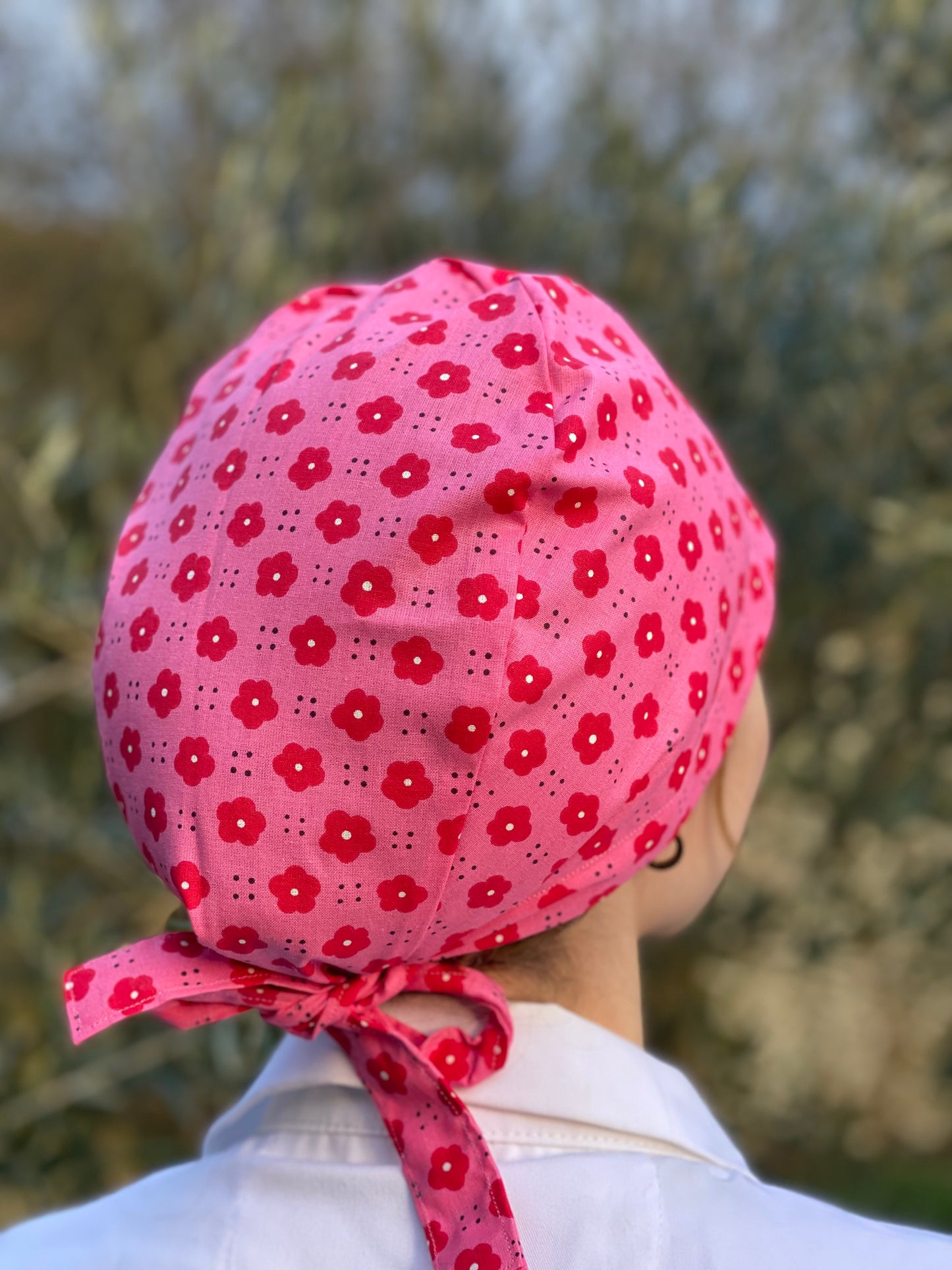 Calot de bloc opératoire en tissu - champ rose