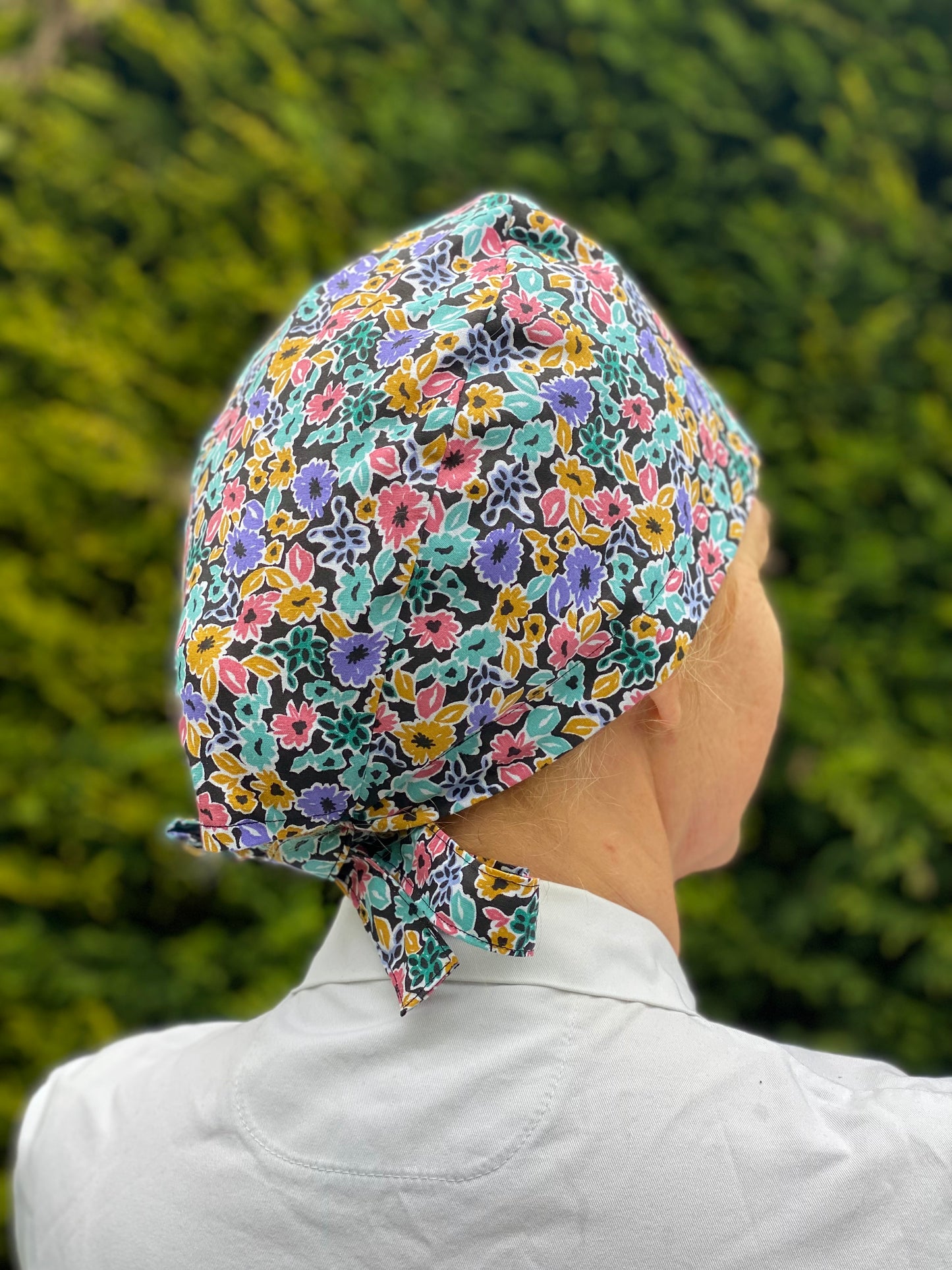 Calot de bloc opératoire en tissu - fleurs neons KLO