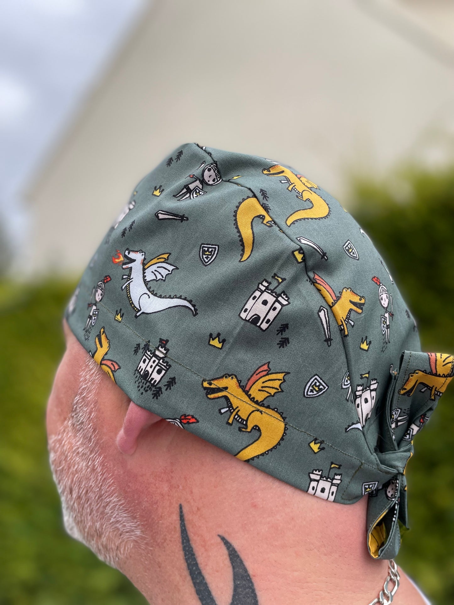 Calot de bloc opératoire en tissu - dragons KLO